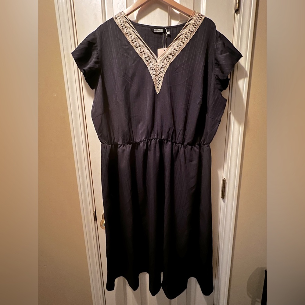 BLOOMCHIC Cap Sleeve Navy Blue Midi Dress- Size 22/24- NWT